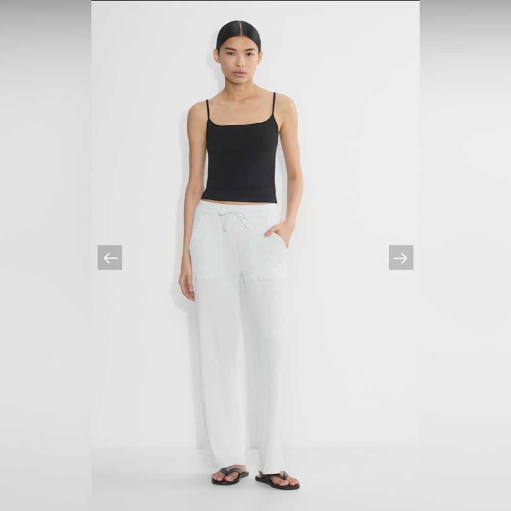 ARITZIA TNA Thermal Waffle Wide Leg Pants
Elastic Waist Pockets